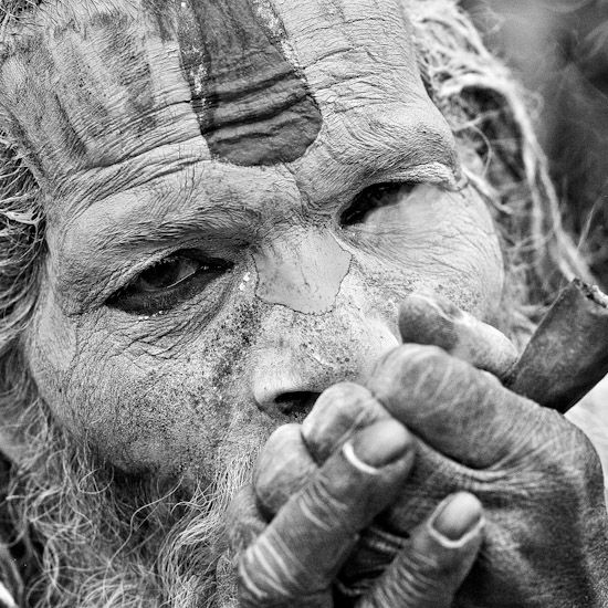 smoking sadhu 